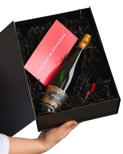 czarne eleganckie pudelko na magnes prezent wino kwasne winogrona dla niego