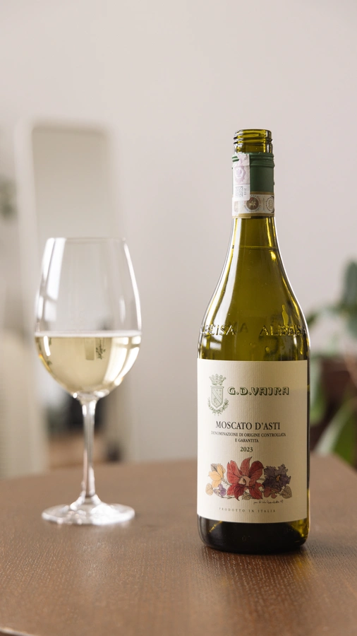 Moscato kieliszek slodkie wino musujace ciekawe wina sklep kwasne winogrona Moscato kieliszek slodkie wino musujace ciekawe wina sklep kwasne winogrona